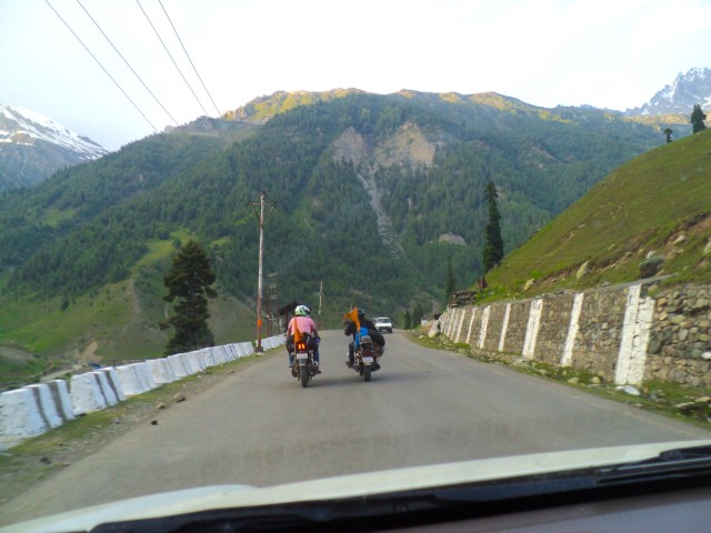 ladakh via sonmarg on motorcycle